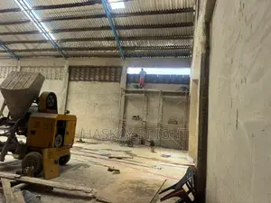 500 SQM Warehouse With 2 Unit 2 Bedroom Apartment for Rent at Achimota