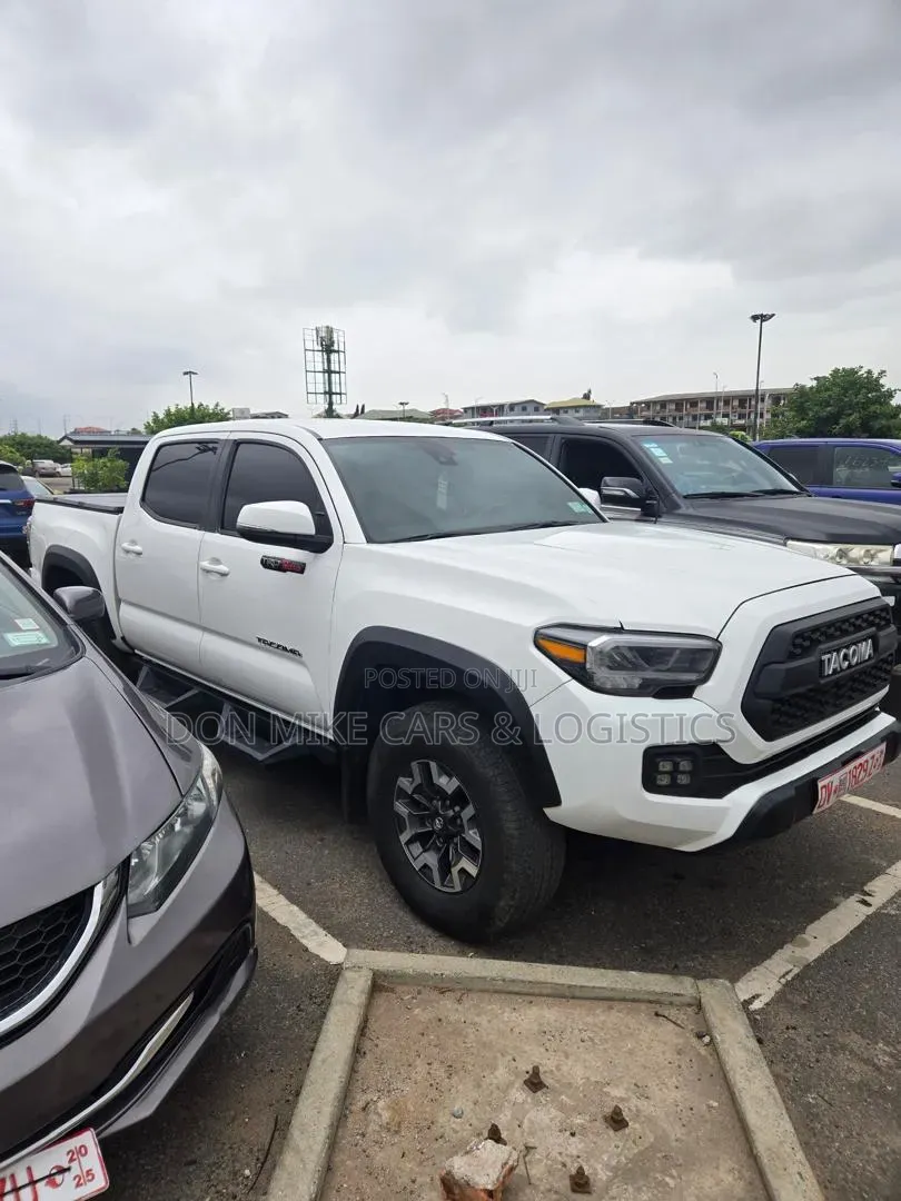 Toyota Tacoma 2023 White