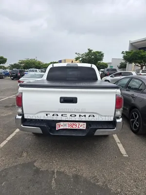 Toyota Tacoma 2023 White