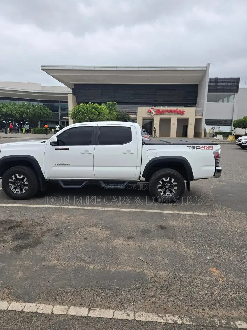 Toyota Tacoma 2023 White