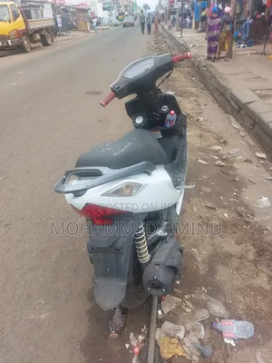 Suzuki GSR 2015 White