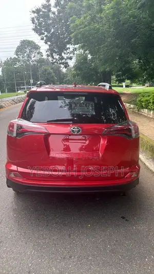 Toyota RAV4 XLE AWD (2.5L 4cyl 6A) 2017 Red