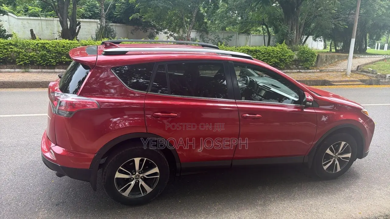 Toyota RAV4 XLE AWD (2.5L 4cyl 6A) 2017 Red
