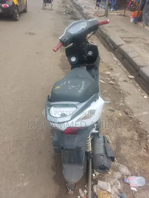 Suzuki GSR 2017 White