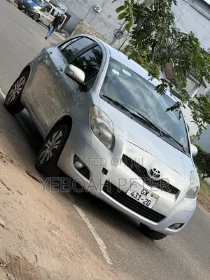 Toyota Vitz 2010 Black