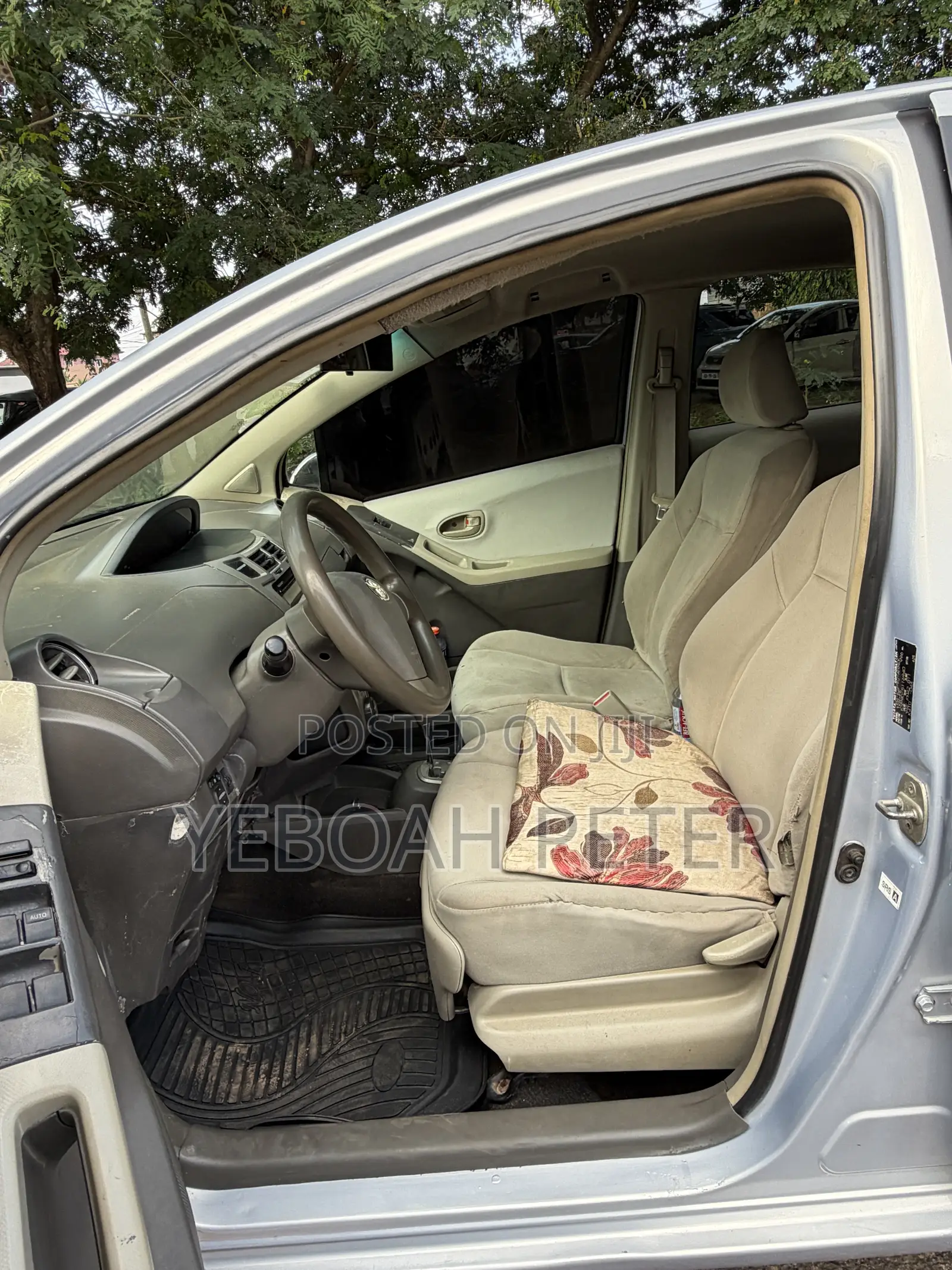 Toyota Vitz 2010 Black