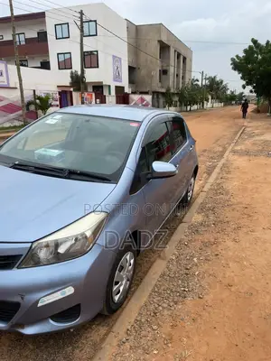 Toyota Vitz 1.0 FWD 5dr 2013 Blue