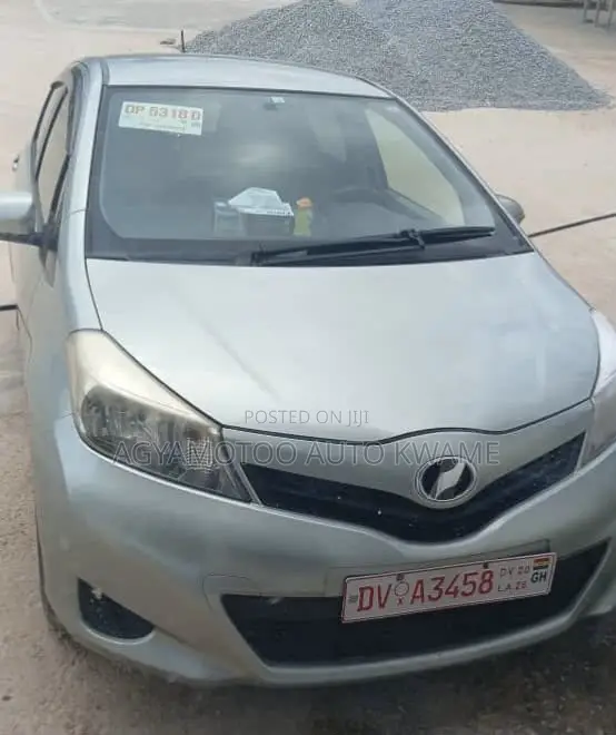 Toyota Vitz 1.3 AWD 3dr 2013 Silver