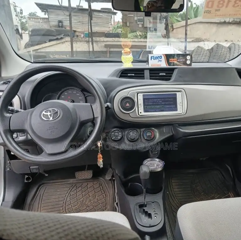 Toyota Vitz 1.3 AWD 3dr 2013 Silver