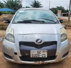 Toyota Vitz 1.3 AWD 5dr 2010 Silver