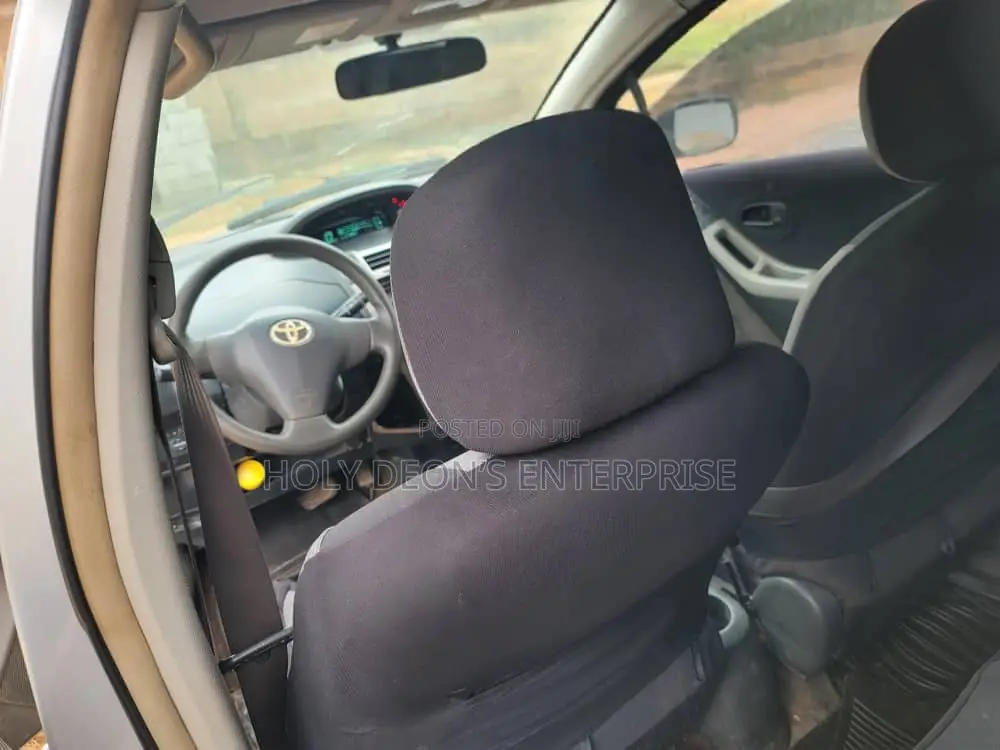 Toyota Vitz 1.3 AWD 5dr 2010 Silver