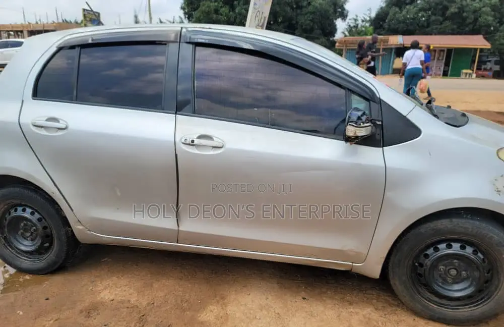 Toyota Vitz 1.3 AWD 5dr 2010 Silver
