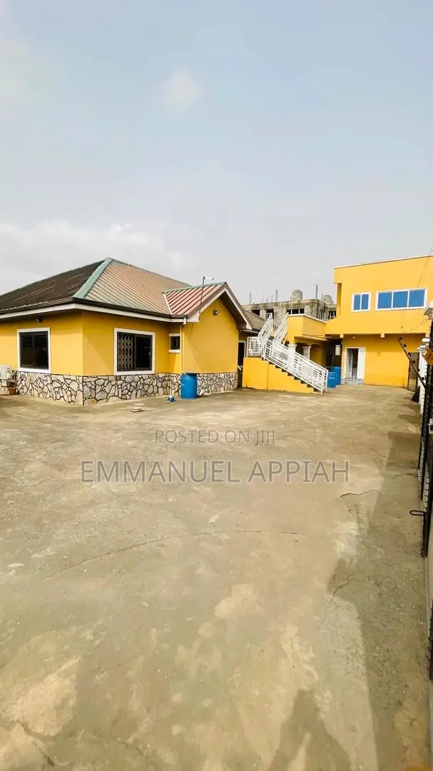 5bdrm House in Ablekuma Odumase for sale