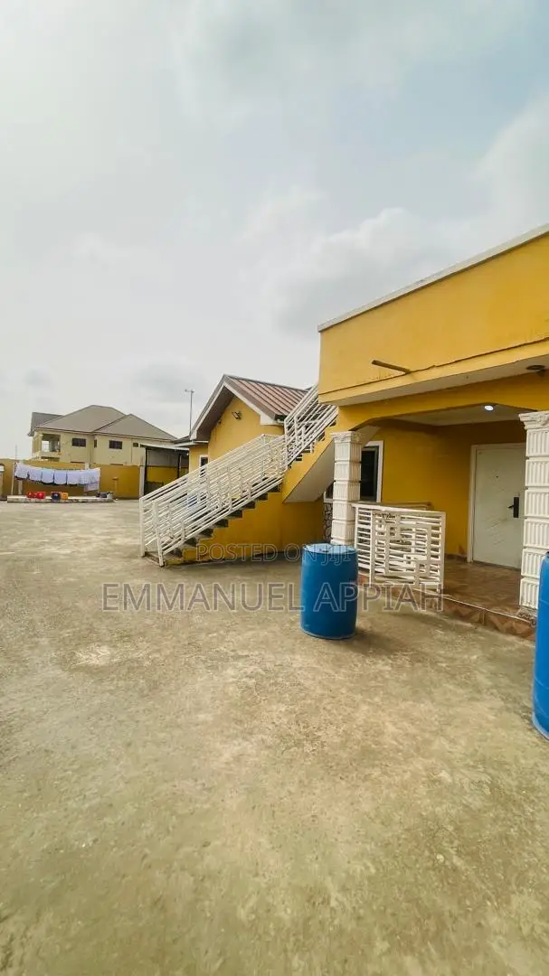 5bdrm House in Ablekuma Odumase for sale