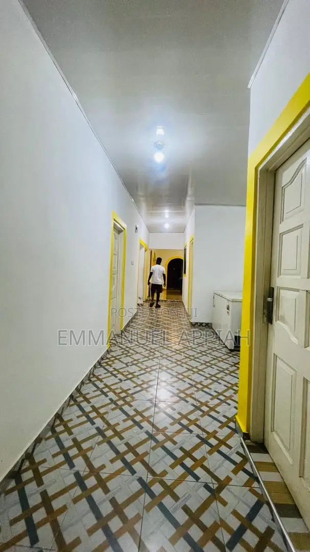 5bdrm House in Ablekuma Odumase for sale
