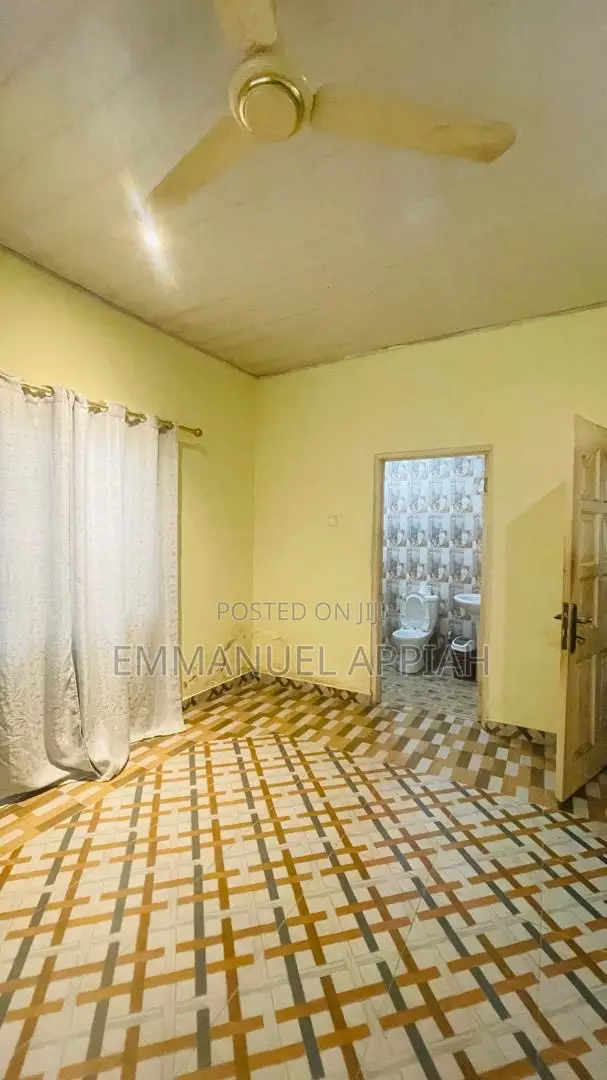 5bdrm House in Ablekuma Odumase for sale