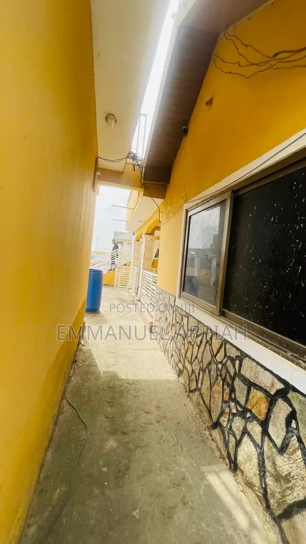 5bdrm House in Ablekuma Odumase for sale