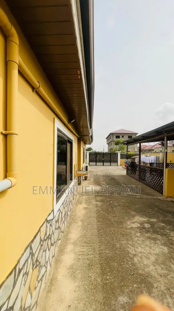5bdrm House in Ablekuma Odumase for sale