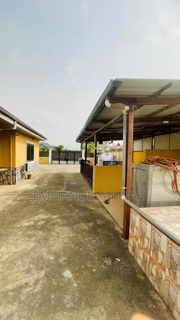 5bdrm House in Ablekuma Odumase for sale