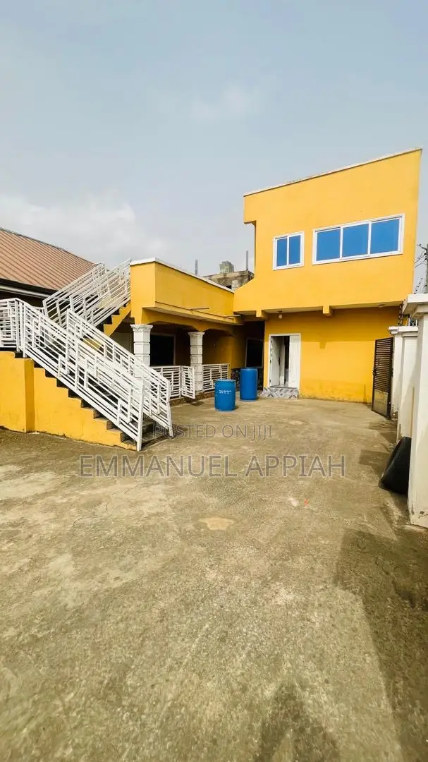 5bdrm House in Ablekuma Odumase for sale