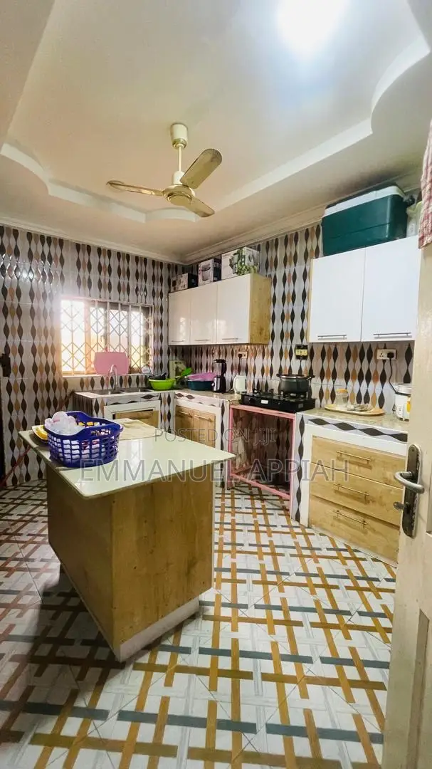 5bdrm House in Ablekuma Odumase for sale