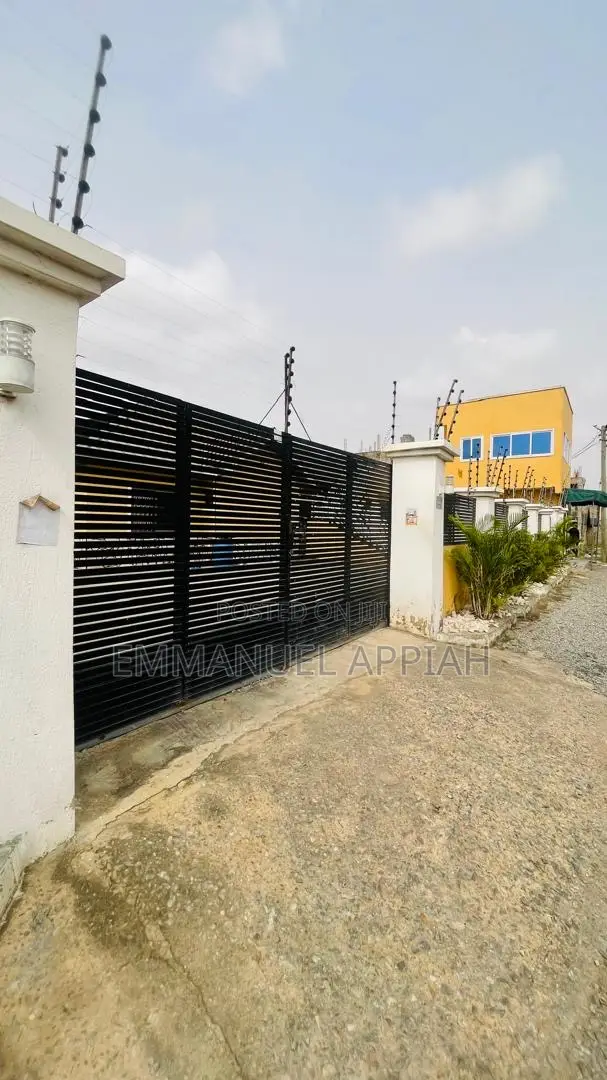 5bdrm House in Ablekuma Odumase for sale