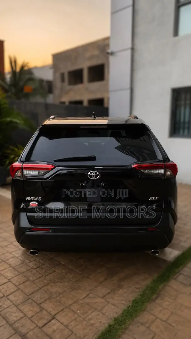 Toyota RAV4 XLE AWD 2020 Black