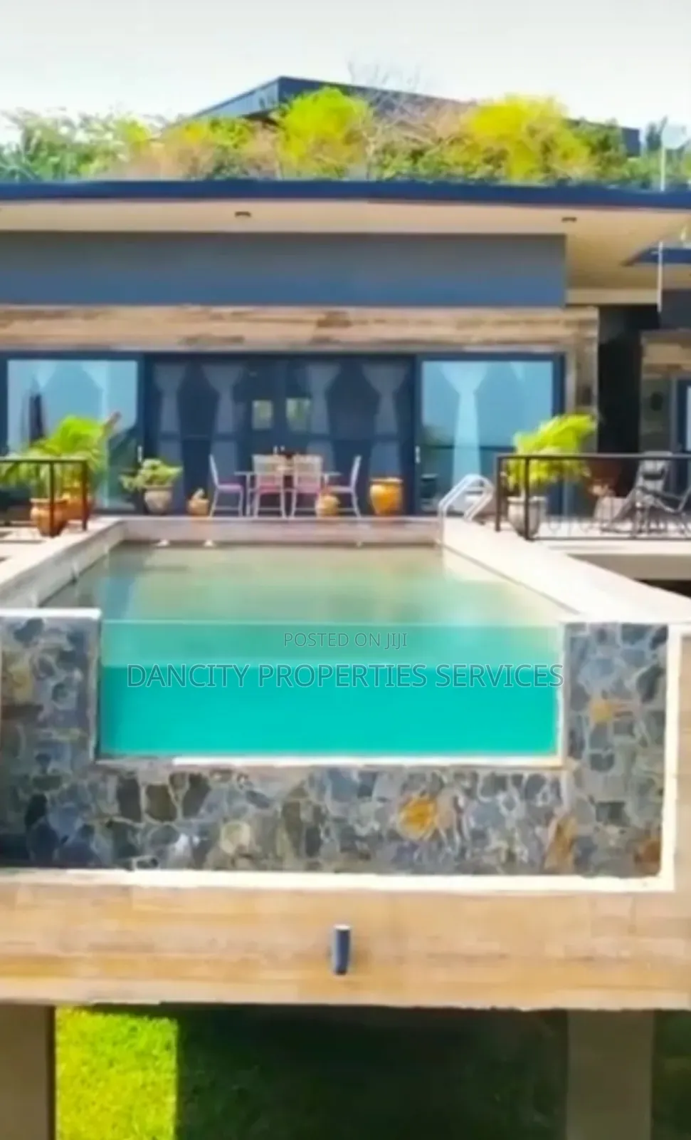 5bdrm Mansion in Aburi for sale