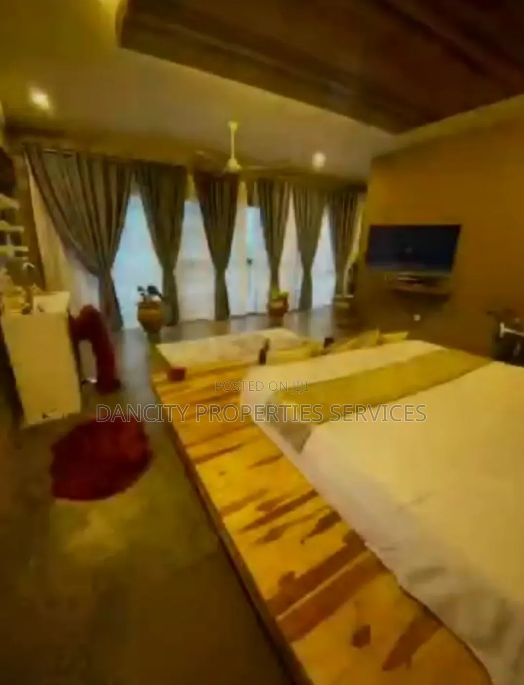5bdrm Mansion in Aburi for sale