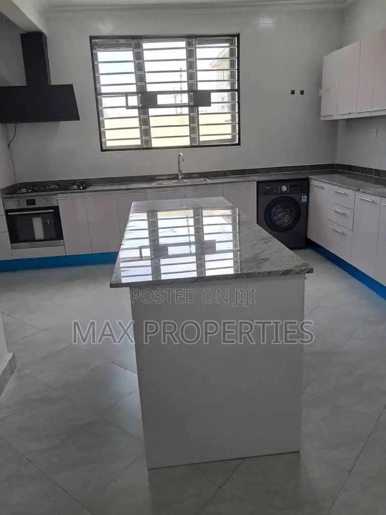 4bdrm House in Adjiriganor for sale