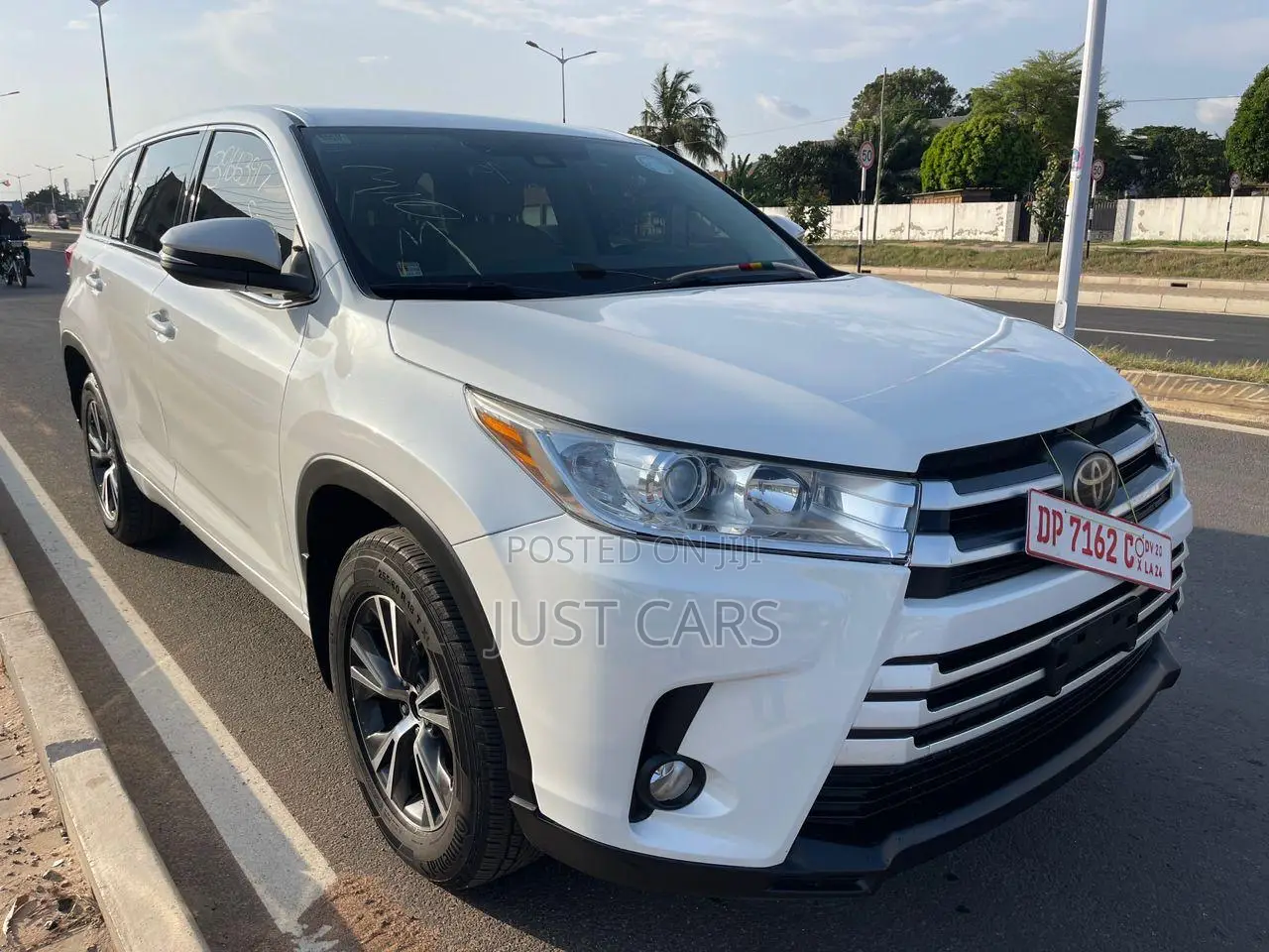 Toyota Highlander LE 4x2 V6 (3.5L 6cyl 8A) 2017 White