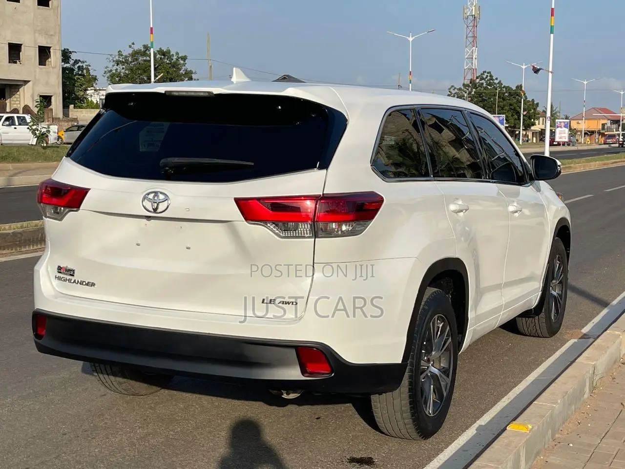 Toyota Highlander LE 4x2 V6 (3.5L 6cyl 8A) 2017 White