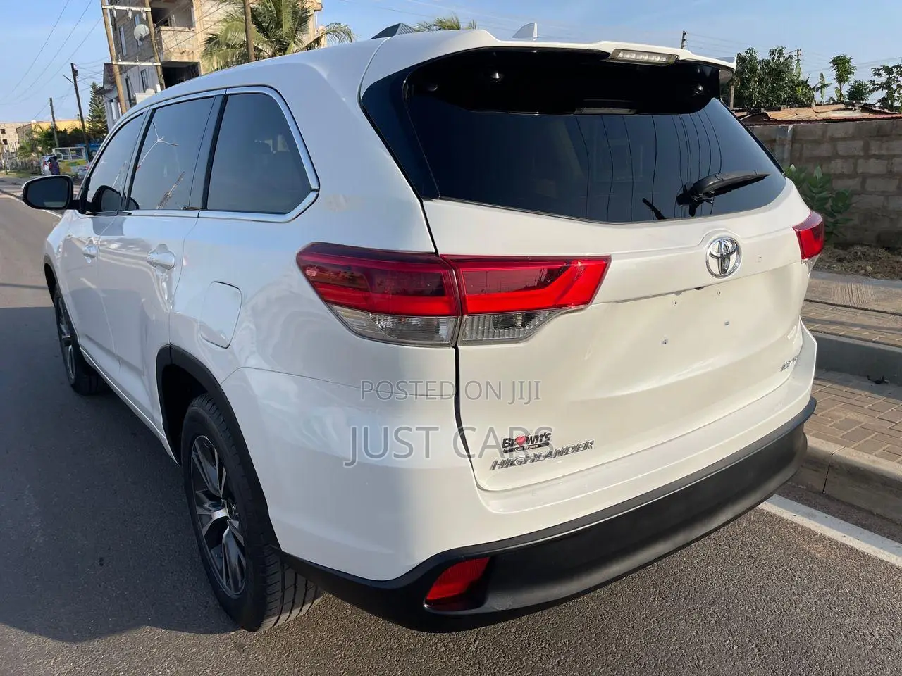 Toyota Highlander LE 4x2 V6 (3.5L 6cyl 8A) 2017 White