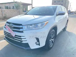 Toyota Highlander LE 4x2 V6 (3.5L 6cyl 8A) 2017 White