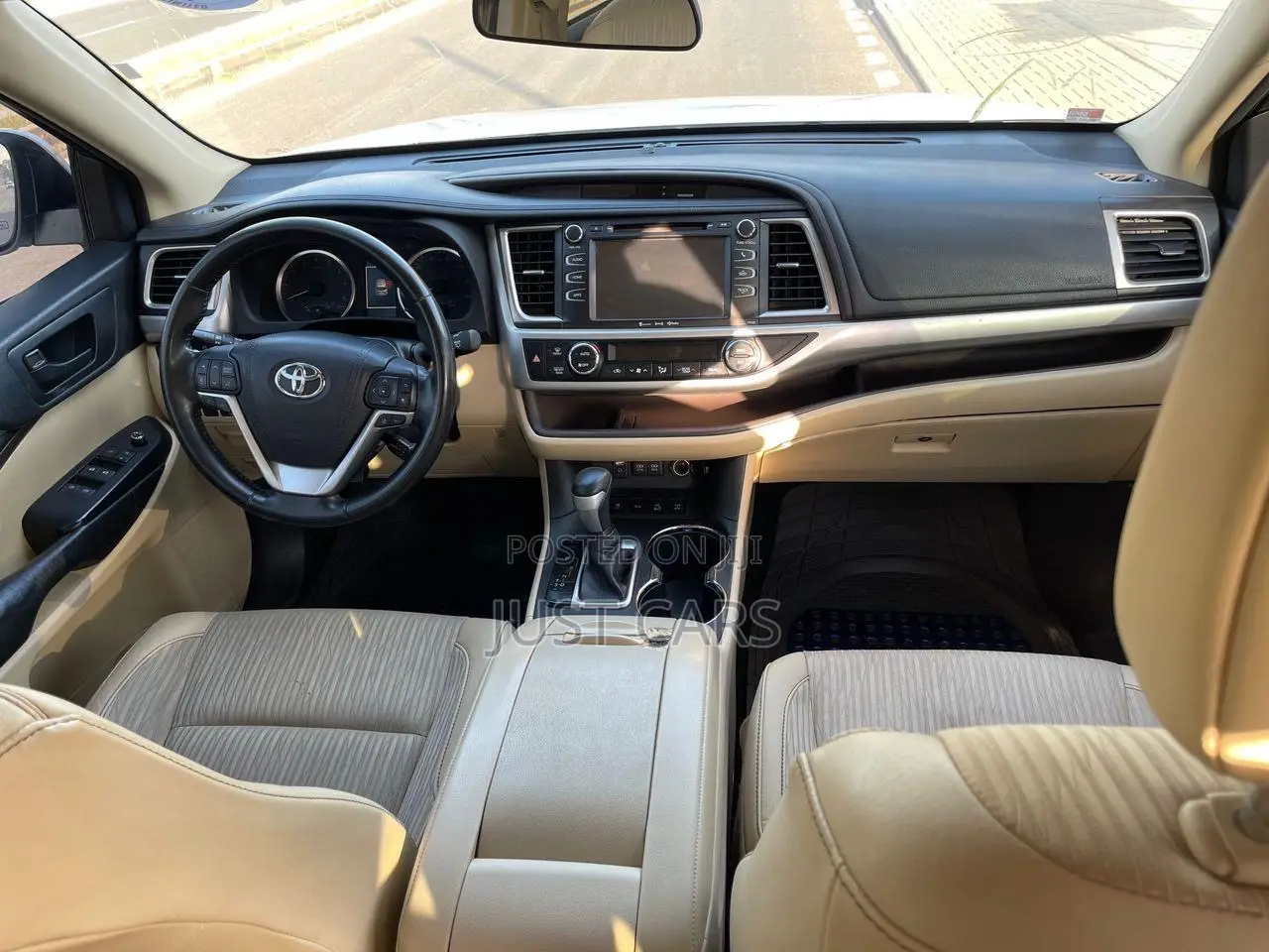 Toyota Highlander LE 4x2 V6 (3.5L 6cyl 8A) 2017 White
