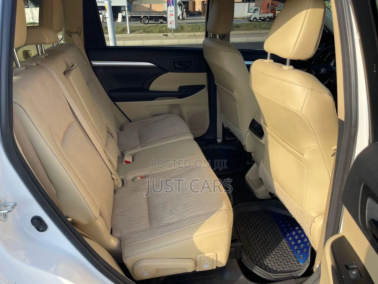 Toyota Highlander LE 4x2 V6 (3.5L 6cyl 8A) 2017 White