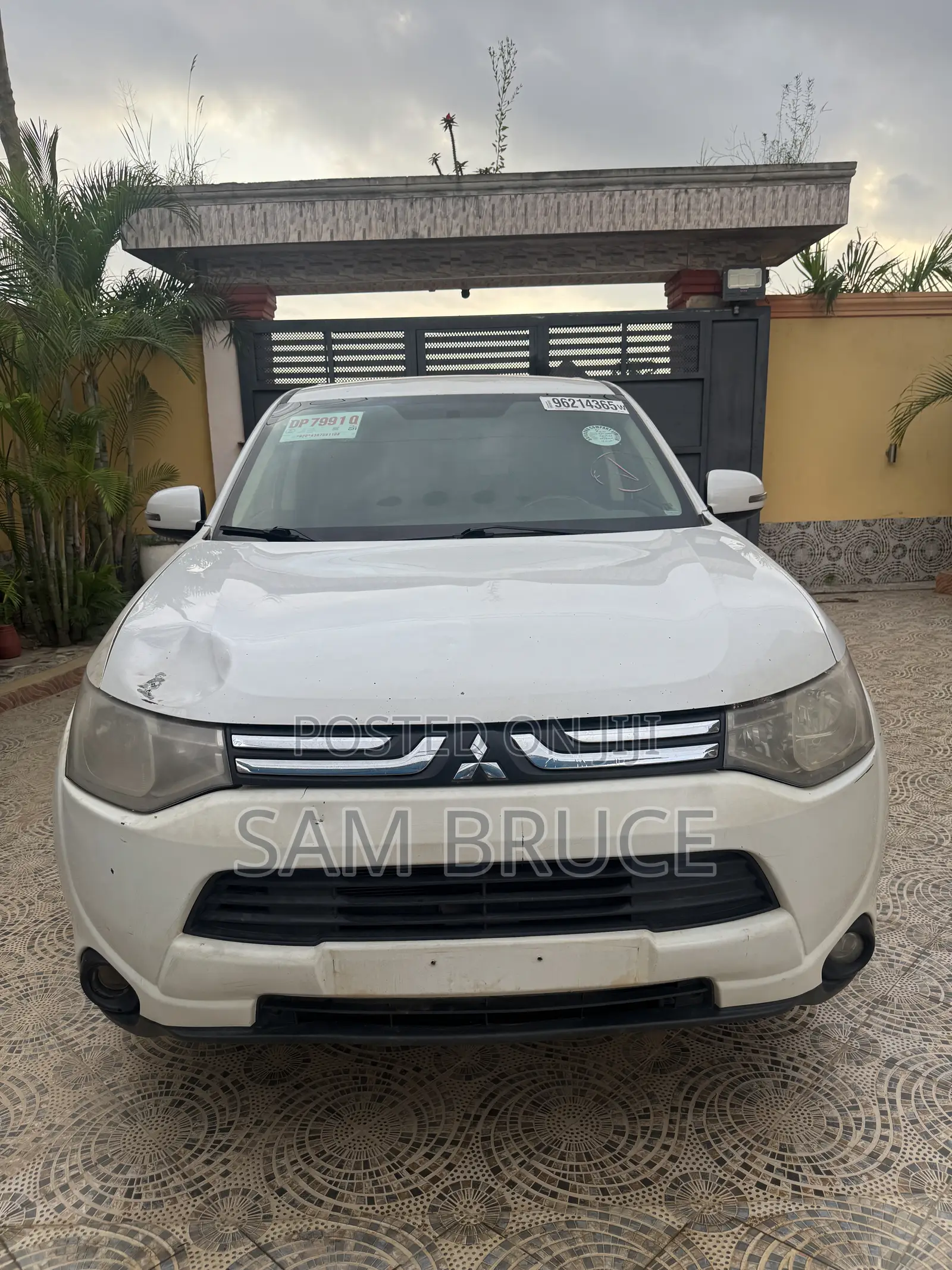 Mitsubishi Outlander SE 4dr SUV AWD (2.4L 4cyl CVT) 2014 White