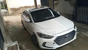 Hyundai Elantra Limited Sedan FWD (2.0L 4cyl 6A) 2017 White
