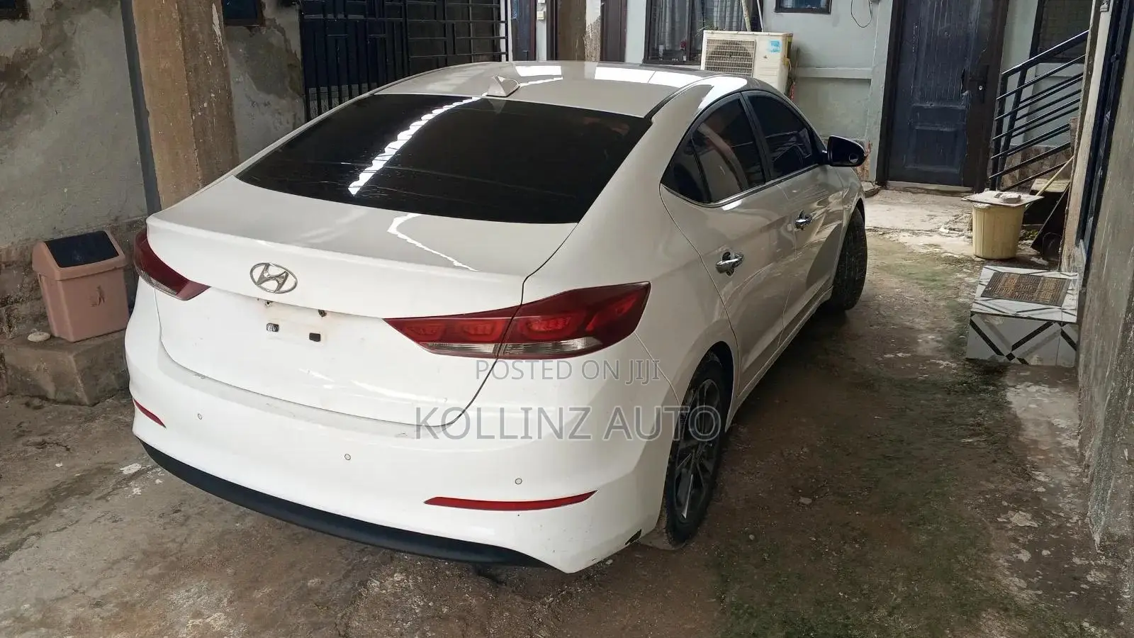 Hyundai Elantra Limited Sedan FWD (2.0L 4cyl 6A) 2017 White