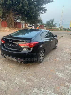 Hyundai Elantra GLS Sedan FWD (1.8L 4cyl 6A) 2013 Black