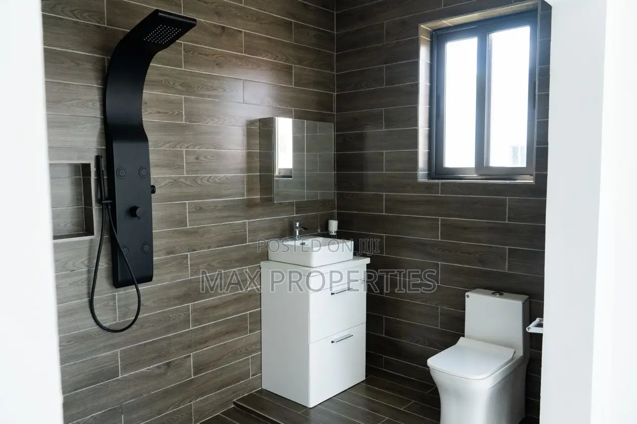 4bdrm House in East Legon for sale