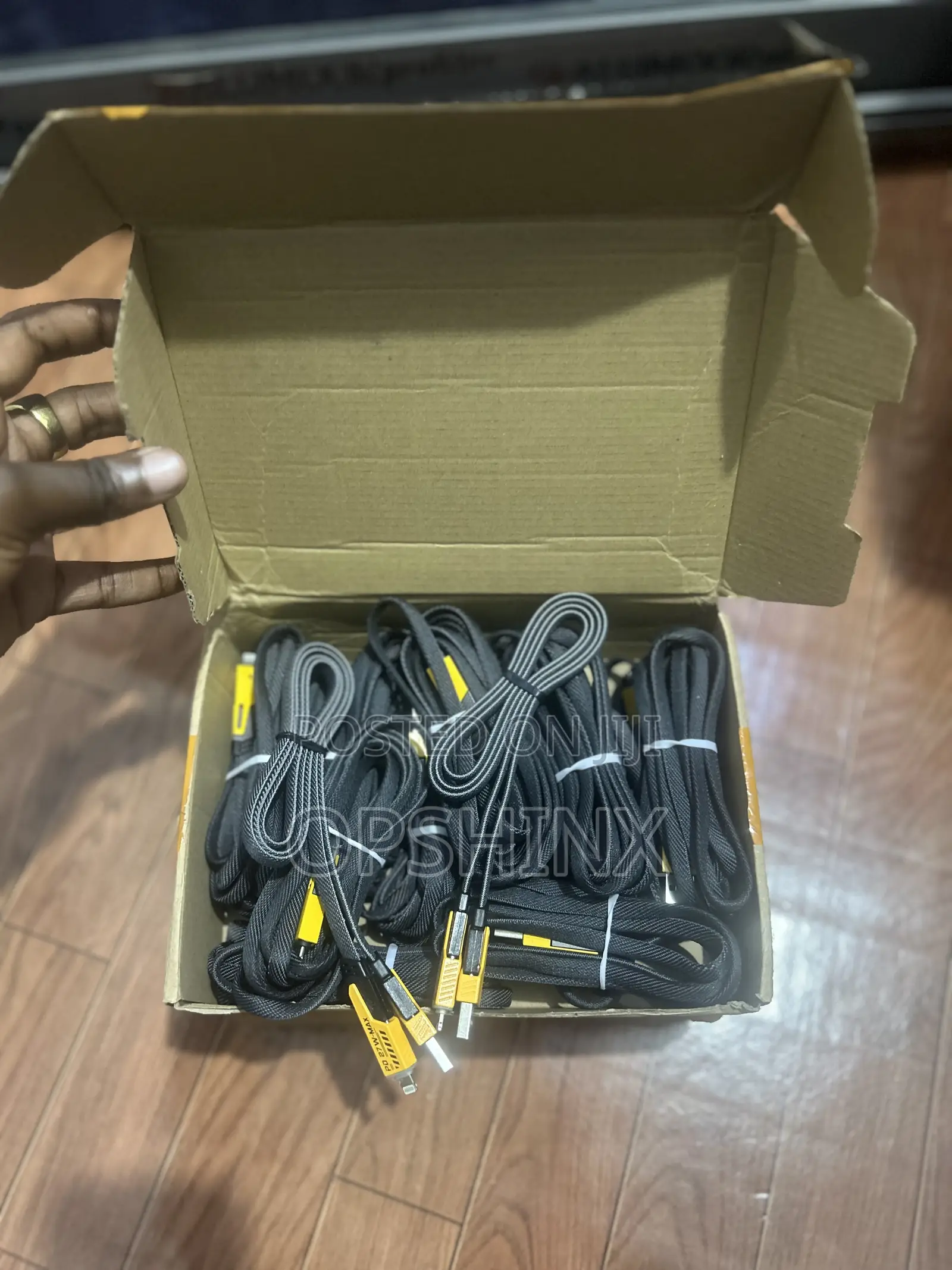 Bumblebee Zinc-Alloy 4 in 1 Data and Charging Cable