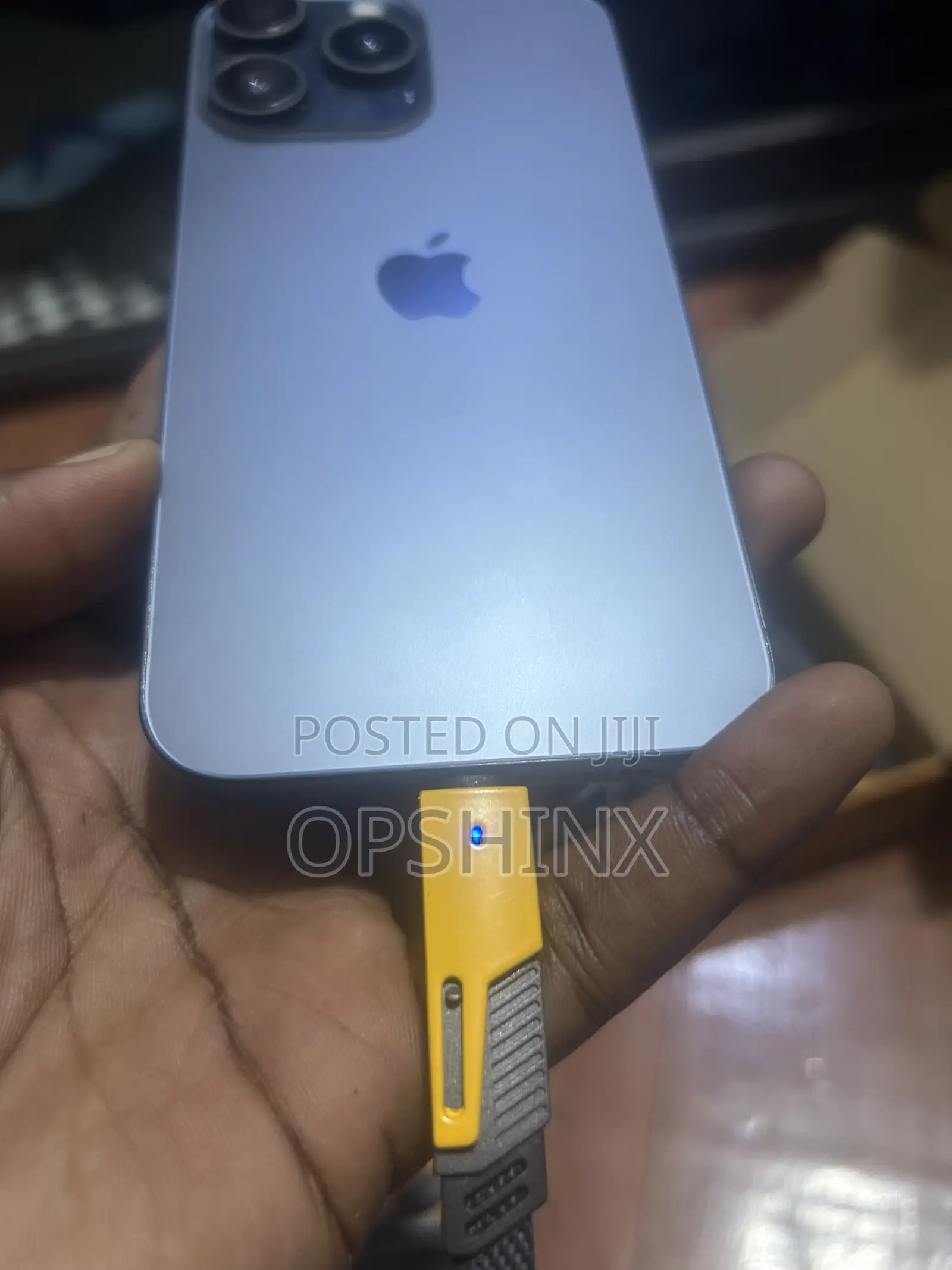 Bumblebee Zinc-Alloy 4 in 1 Data and Charging Cable