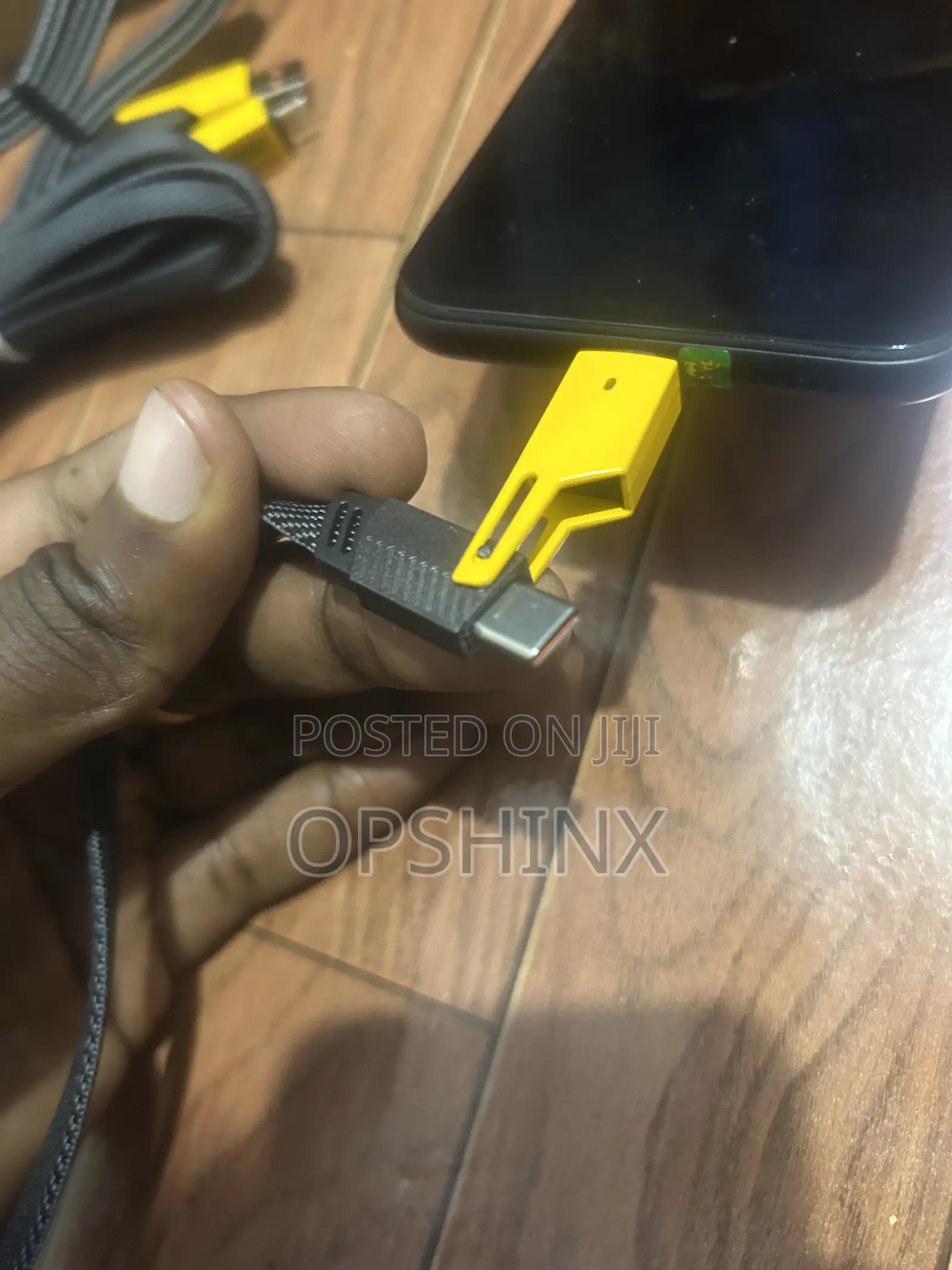 Bumblebee Zinc-Alloy 4 in 1 Data and Charging Cable