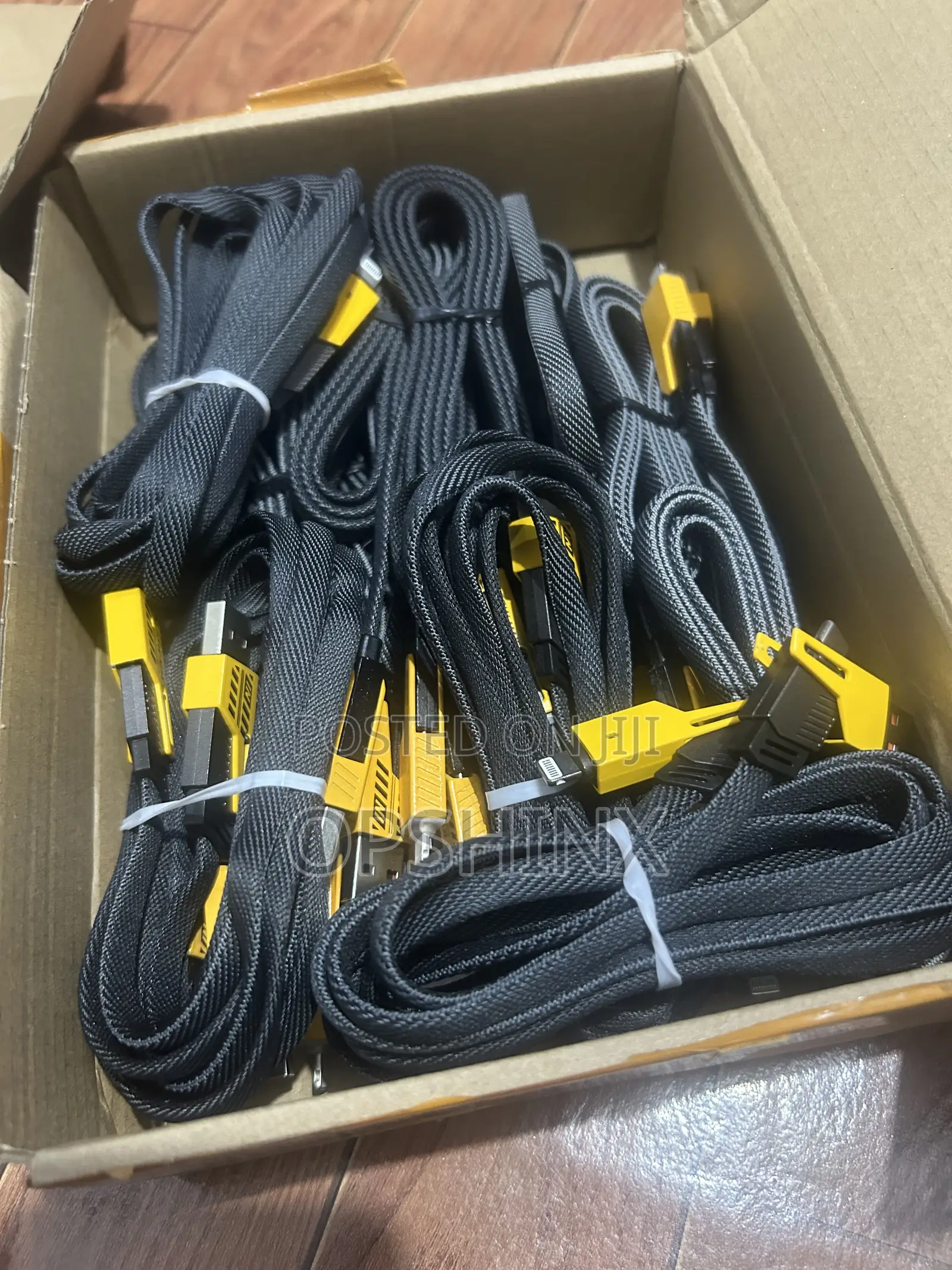 Bumblebee Zinc-Alloy 4 in 1 Data and Charging Cable