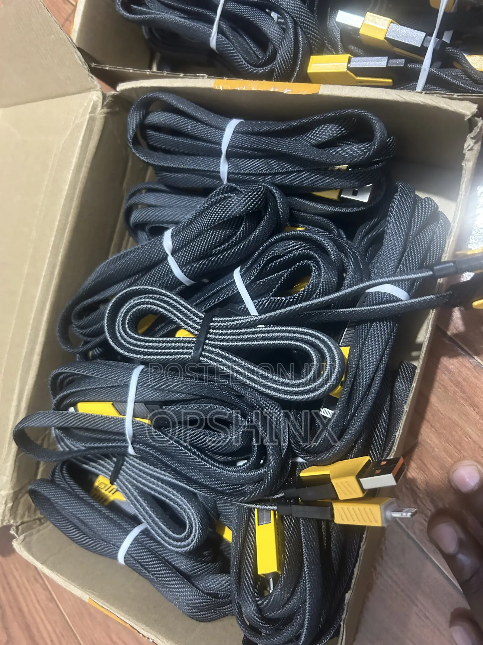 Bumblebee Zinc-Alloy 4 in 1 Data and Charging Cable