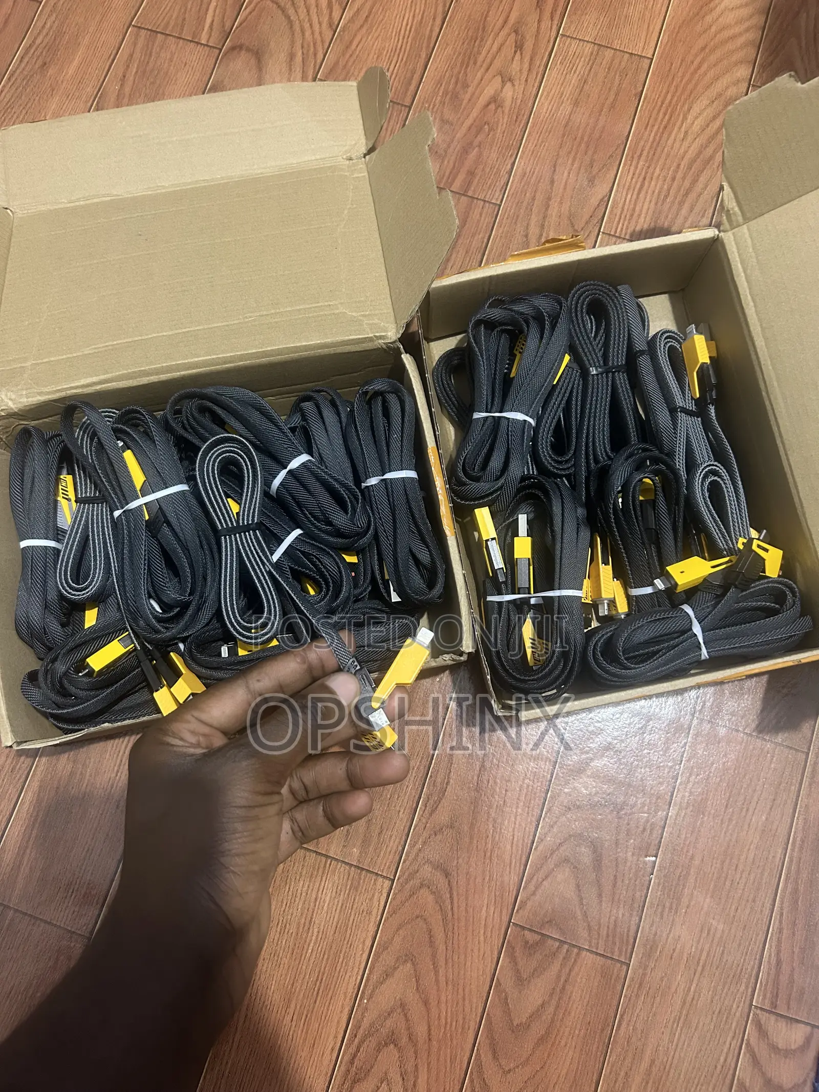 Bumblebee Zinc-Alloy 4 in 1 Data and Charging Cable