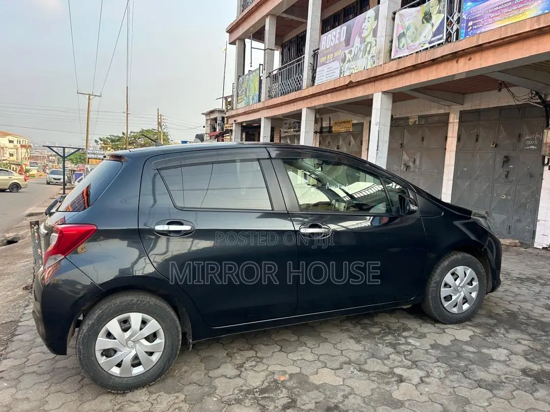 Toyota Vitz 1.3 FWD 5dr 2015 Black