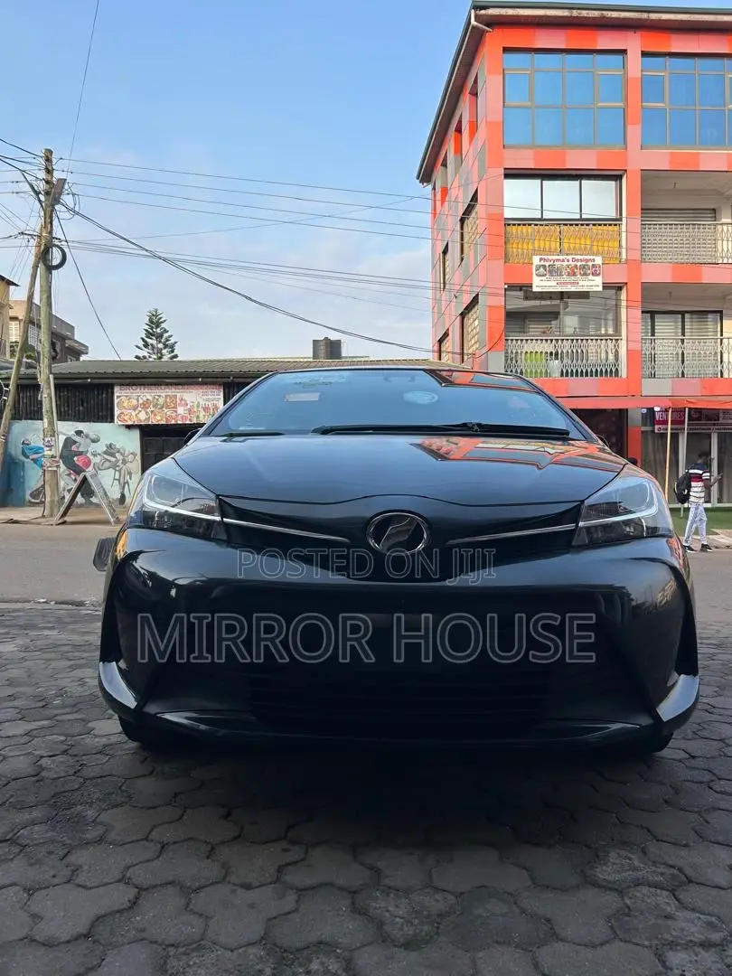 Toyota Vitz 1.3 FWD 5dr 2015 Black
