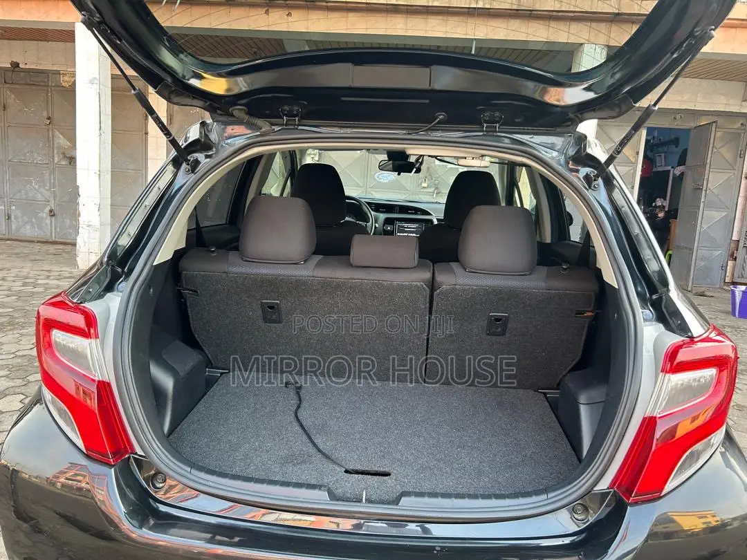 Toyota Vitz 1.3 FWD 5dr 2015 Black